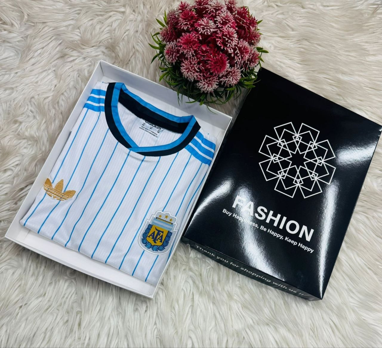 ​Argentina Retro Premium Box: আর্জেন্টিনা রেট্রো প্রিমিয়াম বক্স (আর্জেন্টিনার ভিন্টেজ বা ক্লাসিক ডিজাইনের জার্সি, প্রিমিয়াম বক্সসহ)