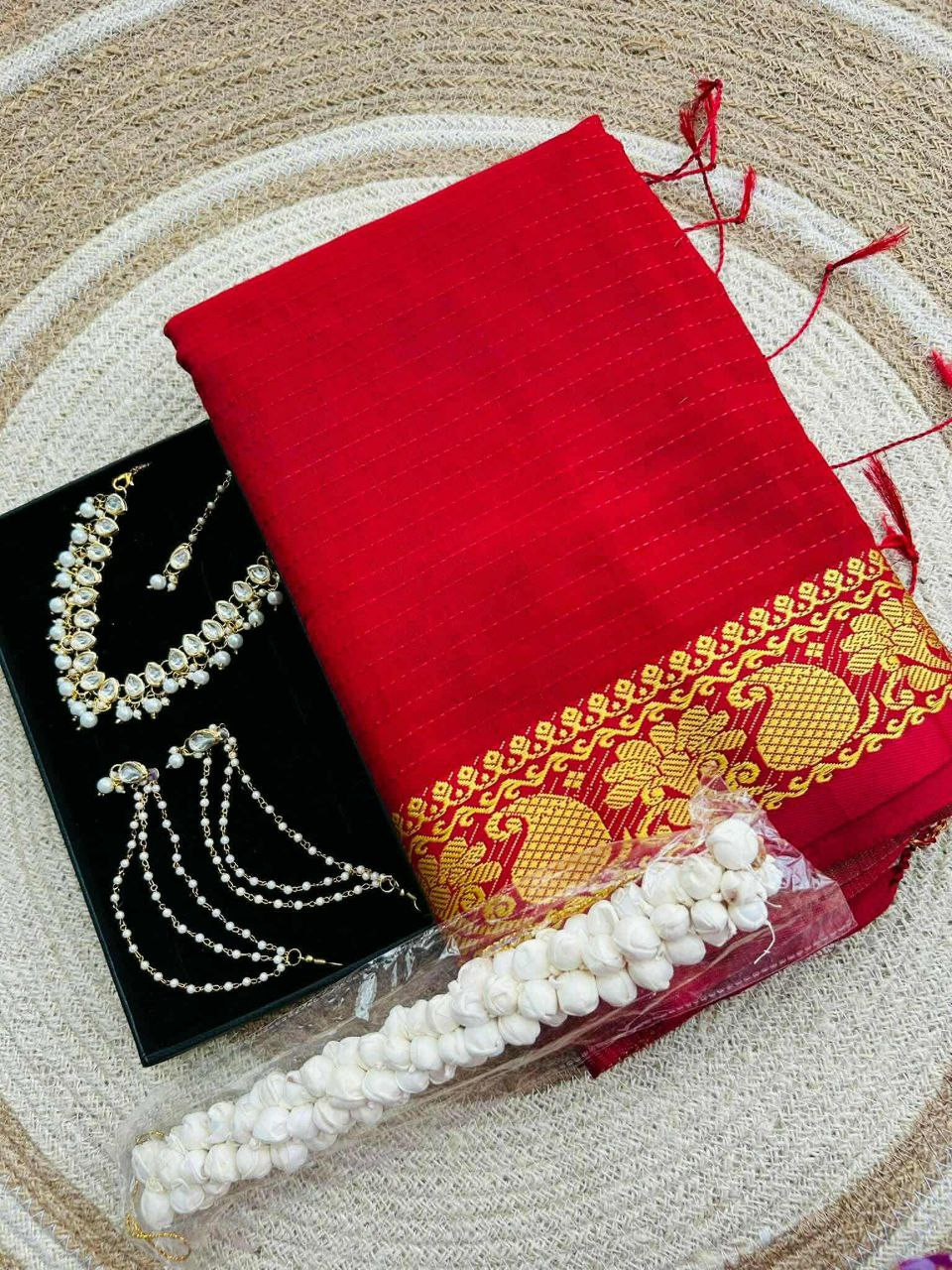 Premium Semi Cotton Saree & Bridal Bangle Combo with Kundan Jewelryপ্রিমিয়াম সেমি কটন শাড়ি ও ব্রাইডাল চুড়ি কম্বো (কুন্দন সেট ও গিফট বক্স সহ)