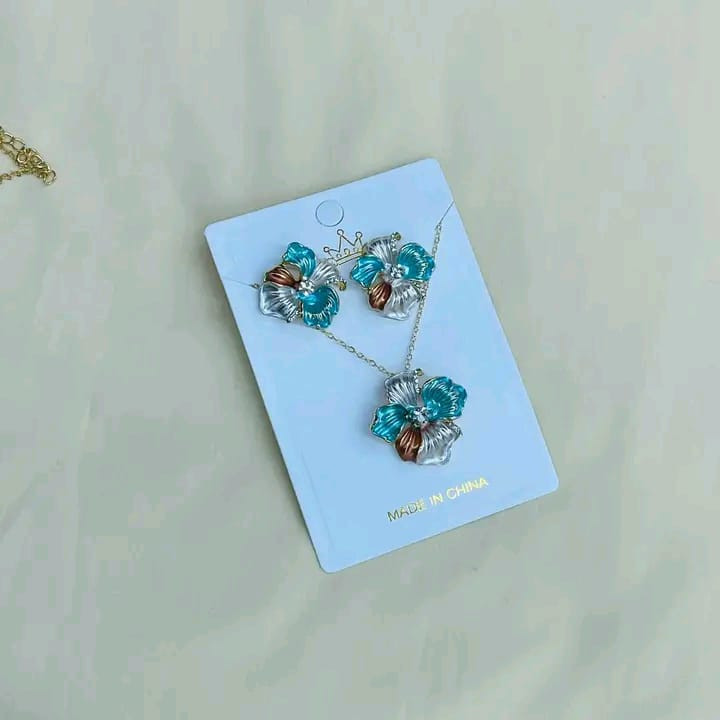 ? Exclusive Antique Oxidized Necklace & Earrings Set