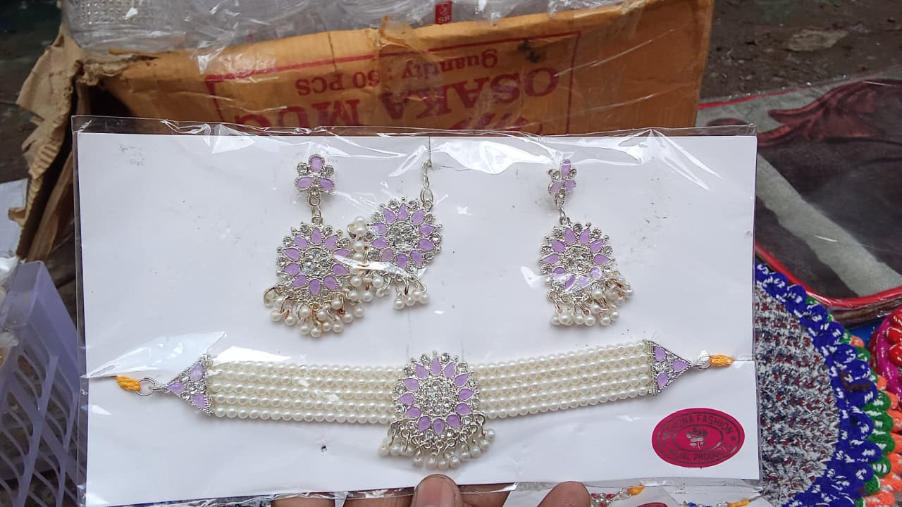 ​রাজকীয় সাজে নিজেকে অনন্য করে তুলুন! ✨ ? Exclusive Indian Bahubali Style Earrings with Side Chain (কানটানা দুল)!