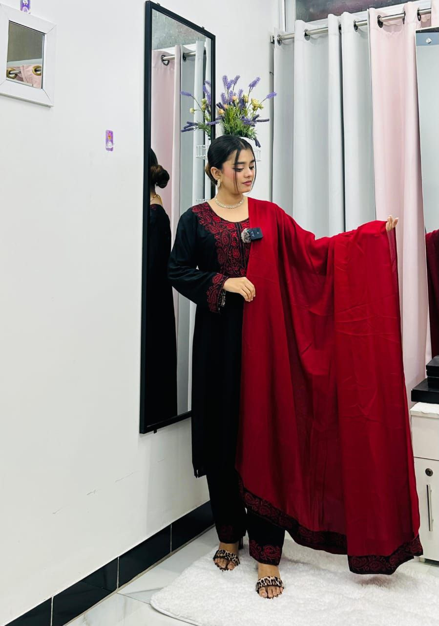 এক্সক্লুসিভ সিকোয়েন্স এমব্রয়ডারি সফট কটন থ্রি-পিস কালেকশন।