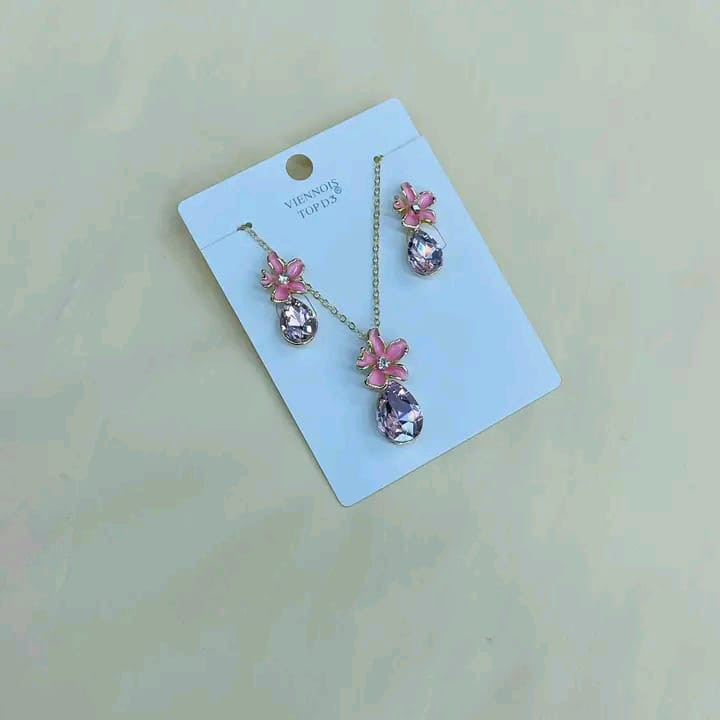 ? Premium Traditional Necklace & Earrings Set!