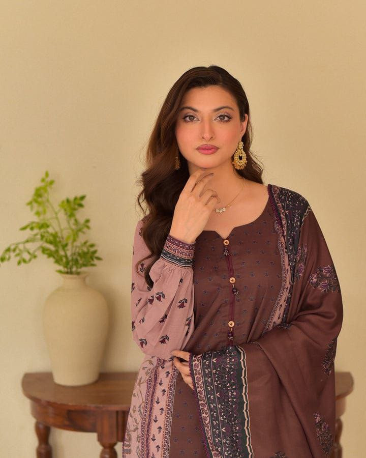 Exclusive Digital Print Readymade Three-Piece with Lace Workএক্সক্লুসিভ ডিজিটাল প্রিন্ট লেস ওয়ার্ক রেডিমেড থ্রি-পিস (সম্পূর্ণ তৈরি)